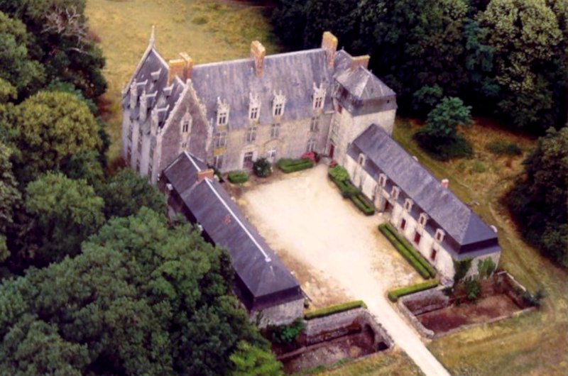 Vue aérienne du château de La Rabatelière